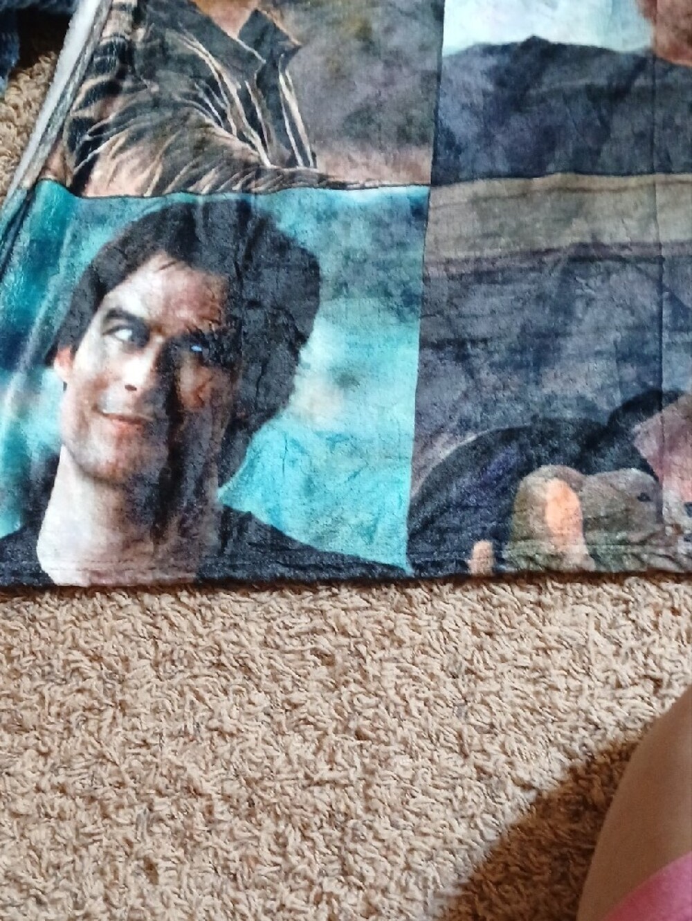 Vampire Diaries Blanket - Picture 3 of 10